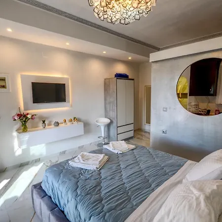 Thalassa Apartment