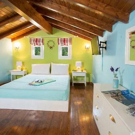 Thalassa Палеокастрица